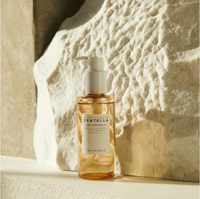 Skin1004 Madagascar Centella Light Cleansing Oil 200ml – Ελαφρύ Καθαριστικό Λάδι για Ήπιο Καθαρισμό & Καταπράυνση