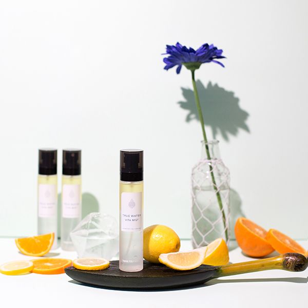 Thank You Farmer – True Water Vita Mist Διφασικό Ενυδατικό Σπρέι Προσώπου με Βιταμίνες | 105ml