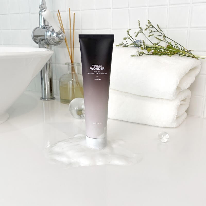 Haruharu Wonder Black Rice Moisture 5.5 Soft Cleansing Gel