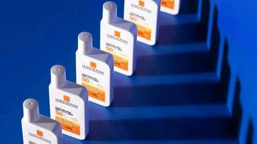 La Roche-Posay Anthelios UVMUNE 400 Fluid SPF50+ Αντηλιακό Προσώπου για Λιπαρό Δέρμα Δώρο Toleriane Sensitive Ενυδατική Κρέμα 15ml – 1 Σετ